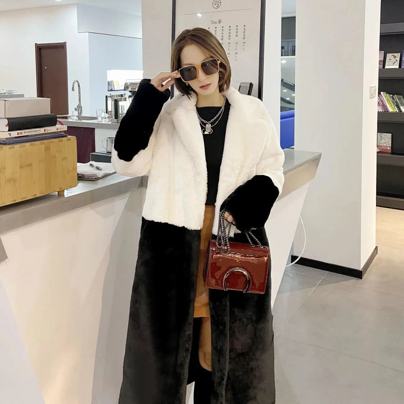 

2022 new outwears women windbreaker plush warm jacket fashion turn-down collar v-neck faux fur new in coat