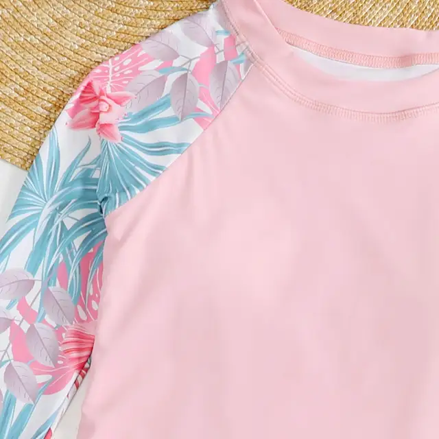 TiaoBug 어린이 소녀 수영복 투피스 래시가드 세트는 귀여운 꽃 무늬 프린트와 부드럽고 탄력 있는 소재로 소녀들의 여름 수영장과 해변 시간을 즐겁게 해줍니다.