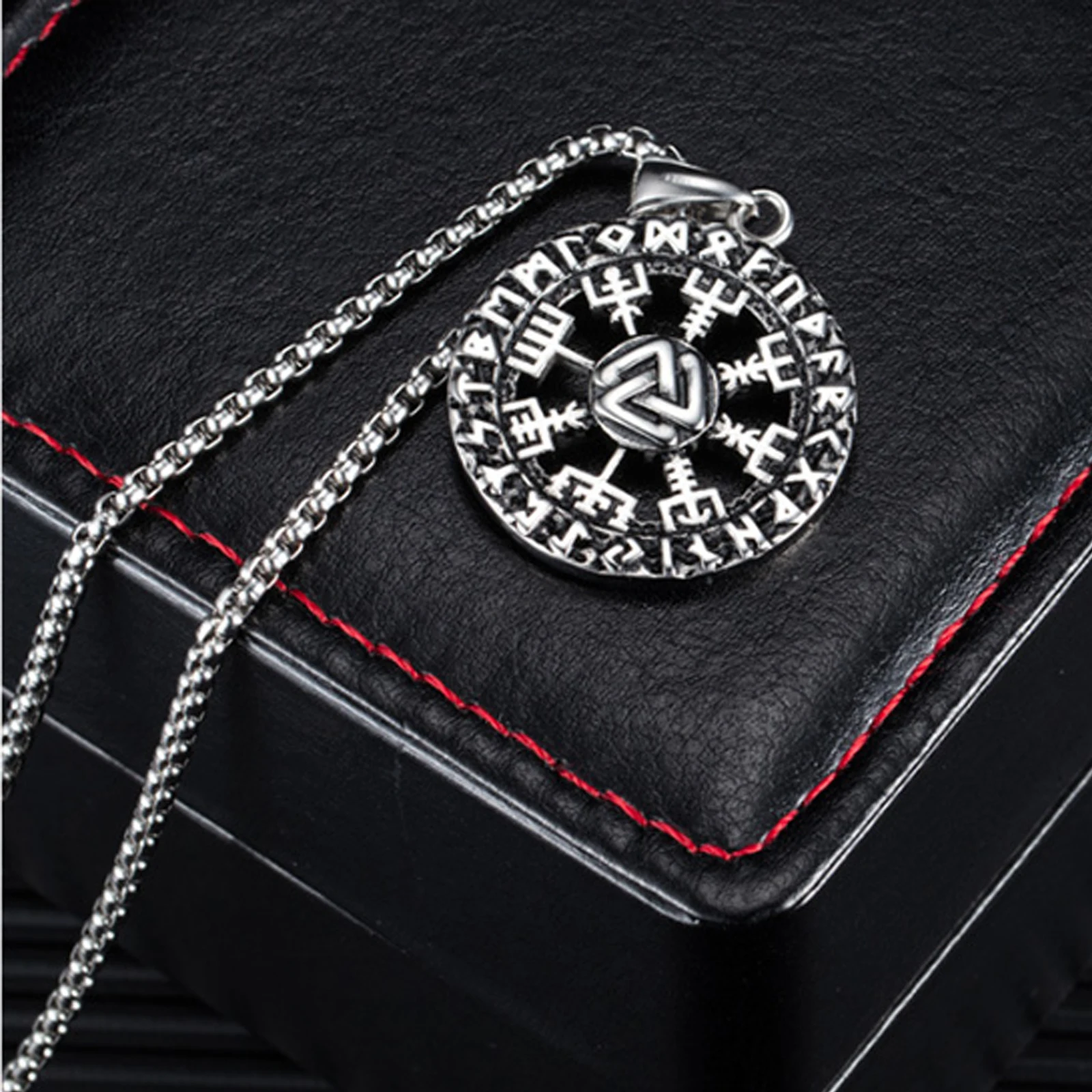 

Stainless Steel Jewelry Viking Pirate Compass Triquetra Knot Pendant Necklaces Chain Fashion Jewelry Accessories