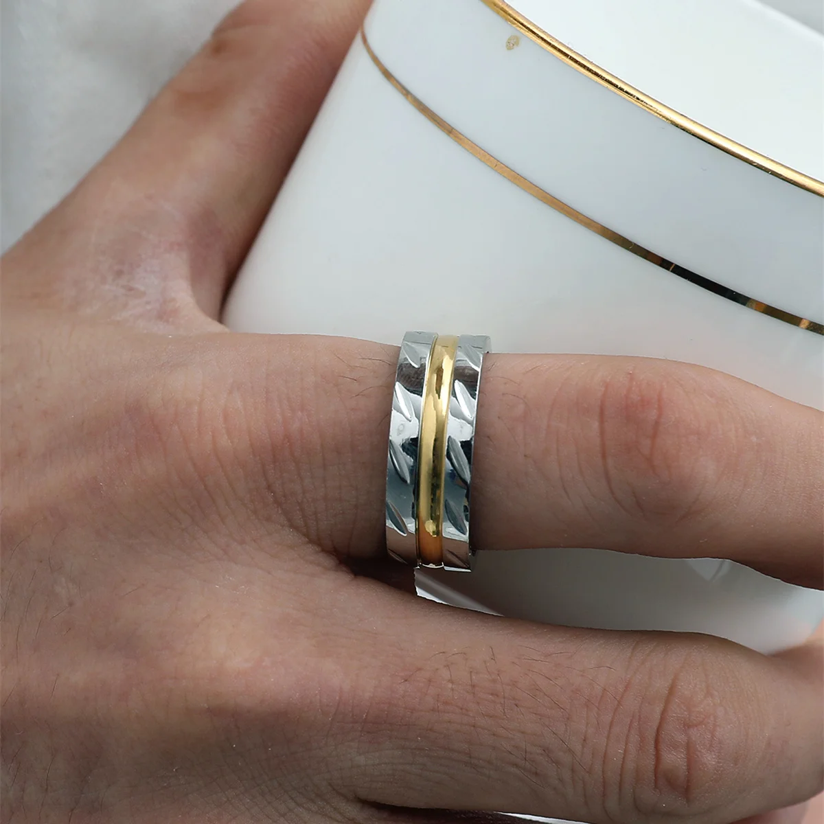 Мужское титановое кольцо с золотым покрытием 8 мм | Украшения и аксессуары