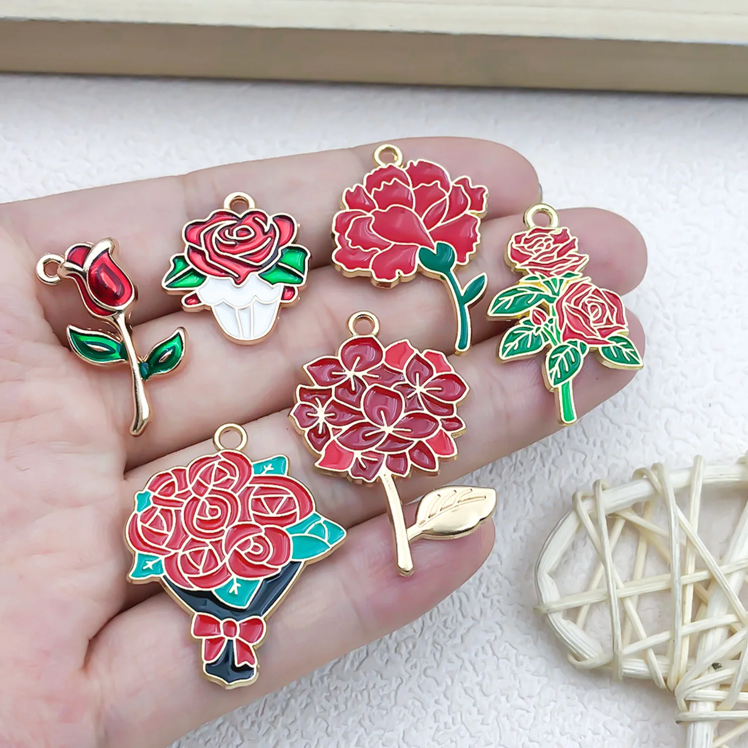 10 Stück Metallanhänger in Rosenrot mit Emaille-Blumenmotiv für DIY-Halsketten, Armbänder, Ohrringe, Schmuckherstellung, Zubehör. – Detail 6