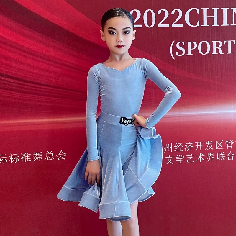 

Высококачественная Индивидуальная профессиональная стандартная одежда для латиноамериканских танцев для девочек, бархатная юбка с разрезом, костюм для латиноамериканских танцев DN17308