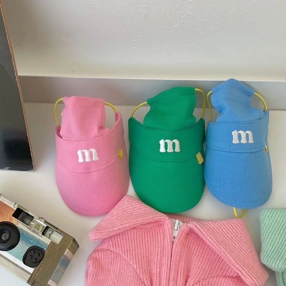 

Embroidered Letter M Pet Hat Adjustable Breathable Dog Sun Hat with Ear Holes Three-color Pet Baseball Cap Chihuahua