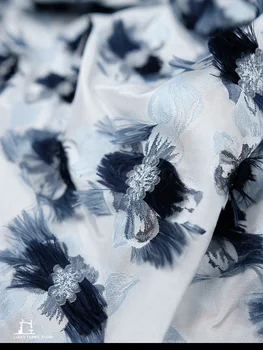 Niche bleu et blanc dentelle coupe fleur gland jacquard tissu texture manteau créatif coton vêtements tissu designer tissu 1