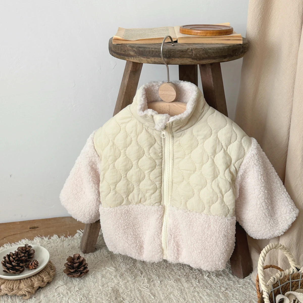 Winterjacken für Kleinkinder und Babymädchen aus Lammwolle mit Farbblockdesign, Warme Baumwollkleidung mit Rollkragen und Langen Ärmeln, Weiche Kinderkleidung – Detail 2