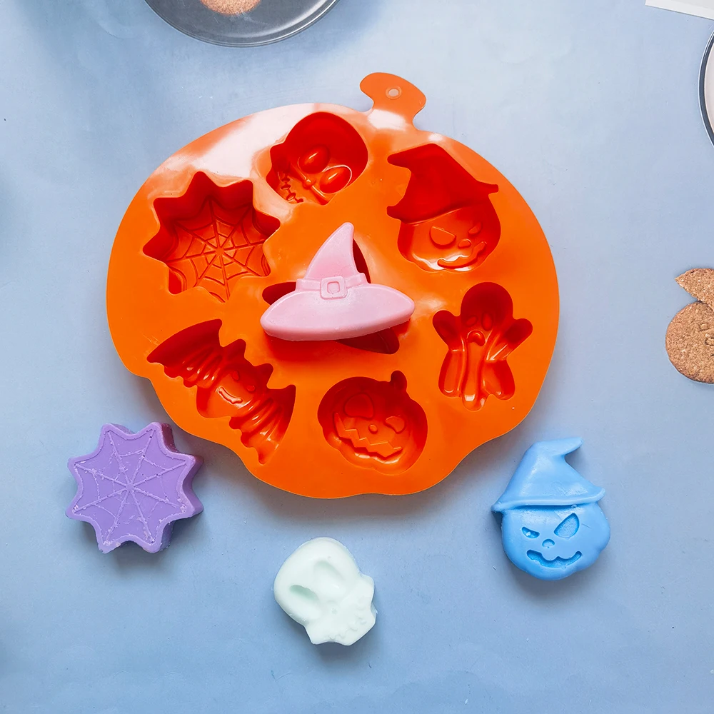 Halloween Pumpkin Skull Bat Handmade Soap Mold Silicone Candle Mold Holiday Party Decoration Tools Bread Cake Baking Mould