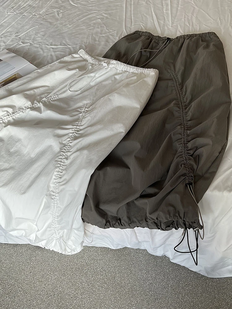 [EAM] High Elastic Waist White Drawstring Irregular Casual Half-body Skirt Women Fashion Tide New Spring Autumn 2026 1DH9428