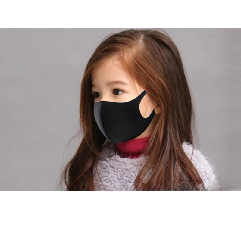 Masques réutilisables enfant 3D en tissu coloré, vue de face montrant le design ergonomique et respirant.