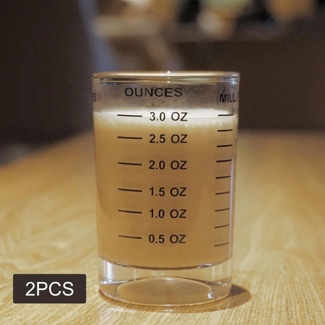 Tasse à mesurer en verre avec échelle d'contemporains litre