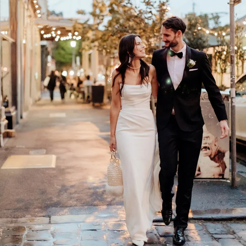 Женское свадебное платье без рукавов