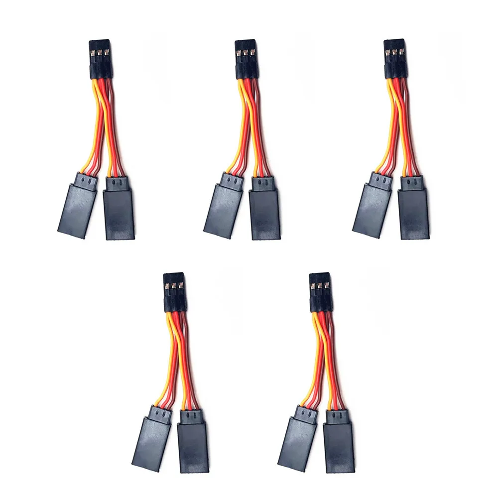 Vue rapprochée du câble en Y pour servo RC 7cm, connecteur JR mâle et deux femelles