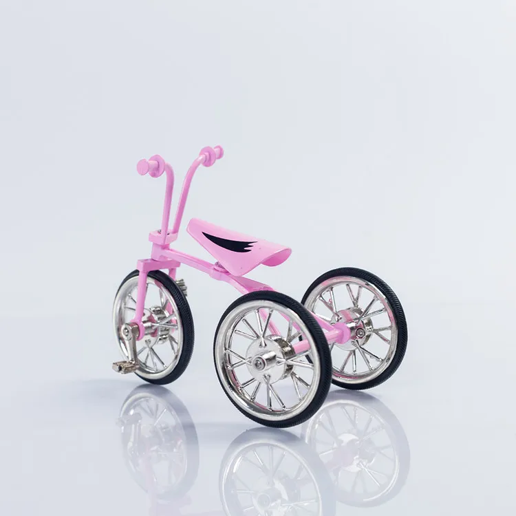 Maison de poupée 1/12, Mini Scooter de Simulation, chariot de traction en  plastique, Train, Tricycle, meubles de poupée, décoration de jardin -  AliExpress