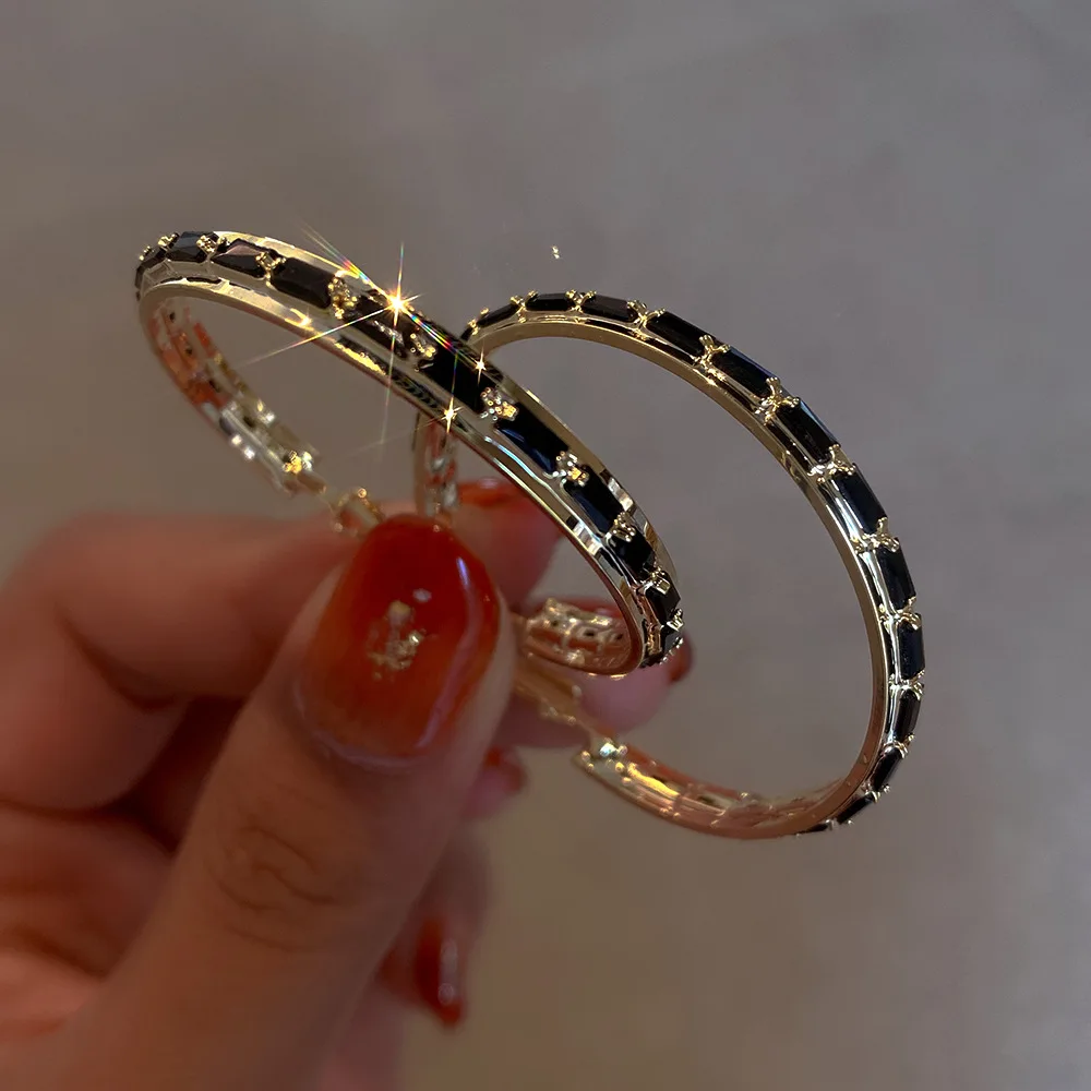 2023 New high-end earrings Women's earrings 925 sterling silver ear Needles Inlaid with 5A zircon Electroplated 24K gold jewelry