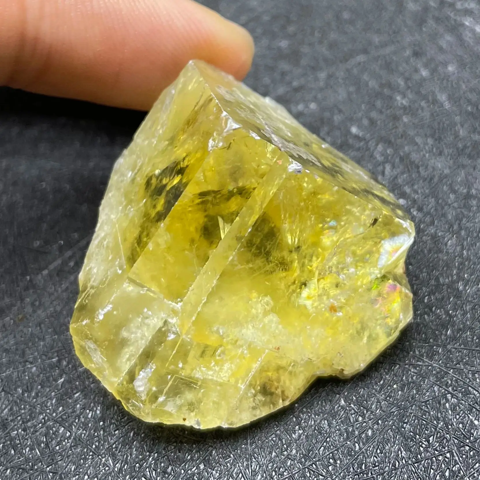 Une variété de gro pierre topaze jaune à de prix compétitif