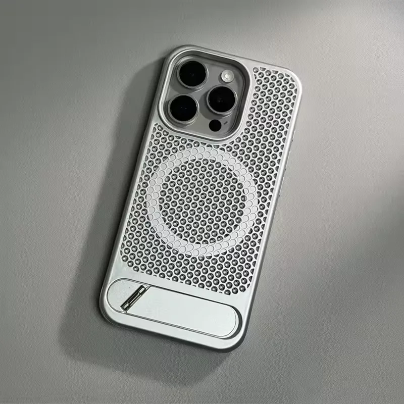 Magnetic Cooling Phone Case with Heat Dissipation and Matte Shockproof Design