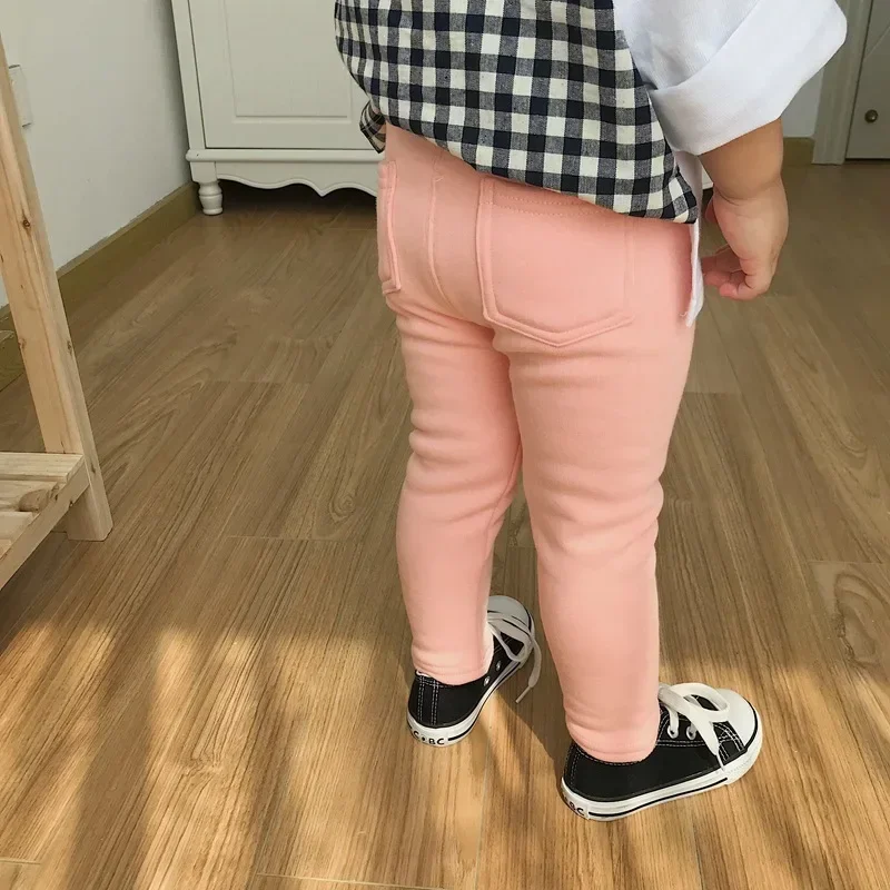 Neue Winter-Kinderjeans für Jungen und Mädchen, einfarbig, dünner Samt, elastischer Gürtel, elastische Denim-Hose für Kleinkinder, 1–6 Jahre – Detail 18