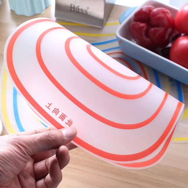 Kitchen Plastic Transparent Cutting Board - A versatile and non-slip kitchen accessory