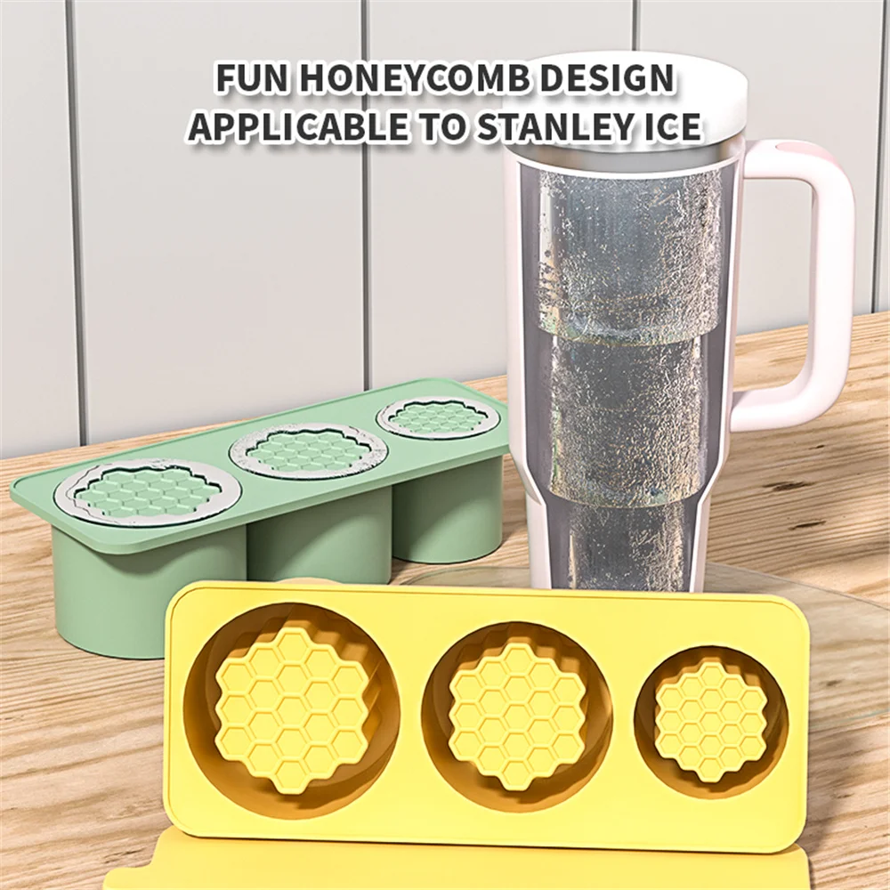 Amazon | 大きなシリコン製アイスキューブトレイ 20-30-40オンスのタンブラーカップ用 ゆっくり溶ける氷型 蓋付き  簡単に取り出せる製氷機(ピンク) | Aoxoa | 製氷皿 スタンレーカップ用製氷型 スタンレーカップ用アイスキューブトレイ 20~30オンス  タンブラーシリコン ... 蓋付きアイスキューブトレイ、スタンレーカップ、20/30/40オンスカップタンブラー用アイスキューブ型、再利用可能な大型アイスキュー