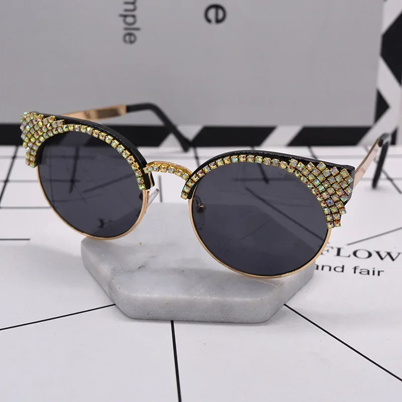 

2024 Newest Fashion Women Cat Eye Sunglasses Vintage Oversize Brand Designer Bling Diamond Sun Glasses Men Female Shades Women