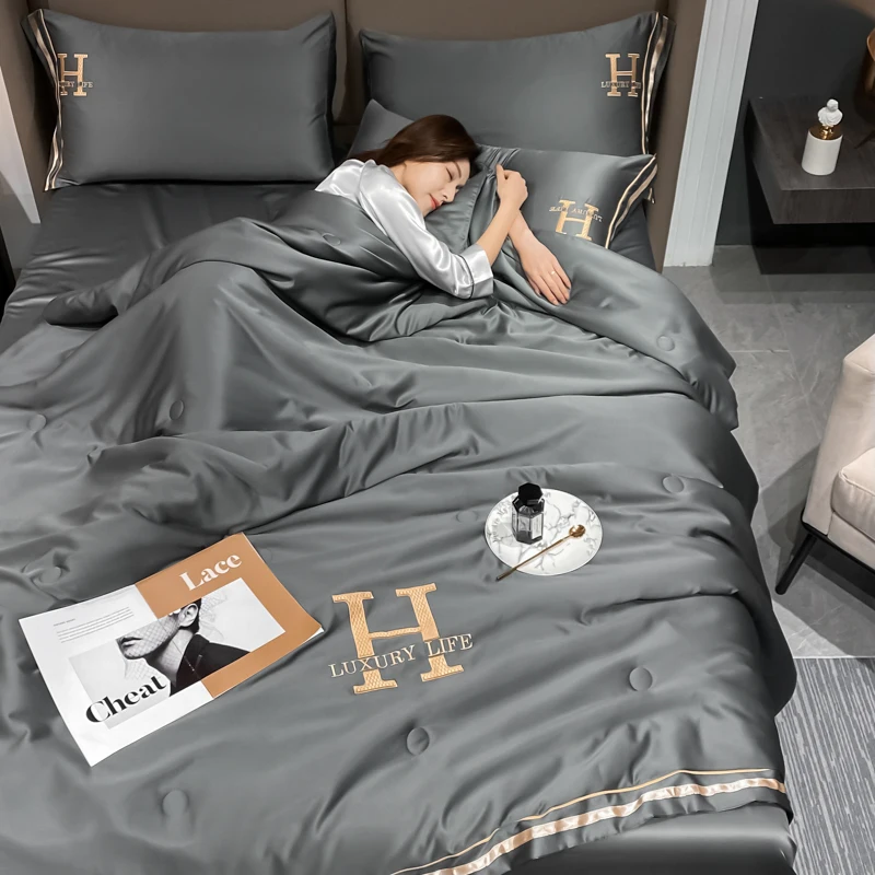 New Ice Silk Summer Quilt Air Conditioned Comforter Quick Cooling and Cooling Home Student Dormitory Quilt Queen King Size summer quilt