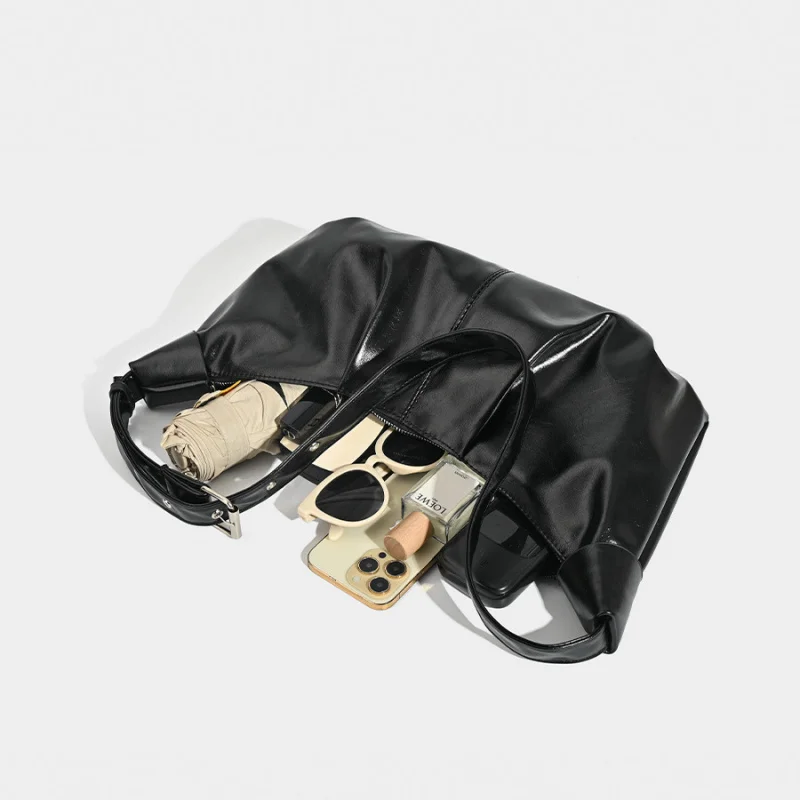 New Arrival Versatile High Class Black Shoulder Bag Retro Pleated Dumpling Style Fashion Crossbody Bag