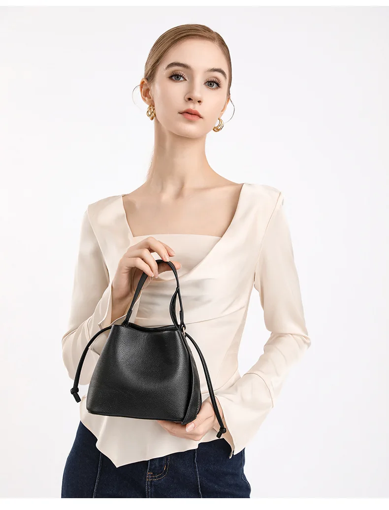 2026 Bucket Bag Neue Textur Echtleder Vielseitige Umhängetasche für Pendler Elegante Damenhandtasche Weiß Schwarz – Detail 7