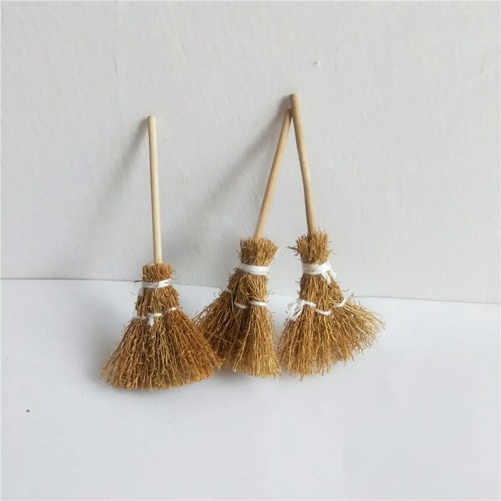 5pcs/Bag Hand Tying Scene Mini Broom Witch Tool Ornaments Witch Straw Brooms Kitchen Garden 1:12 Dollhouse Decor Halloween