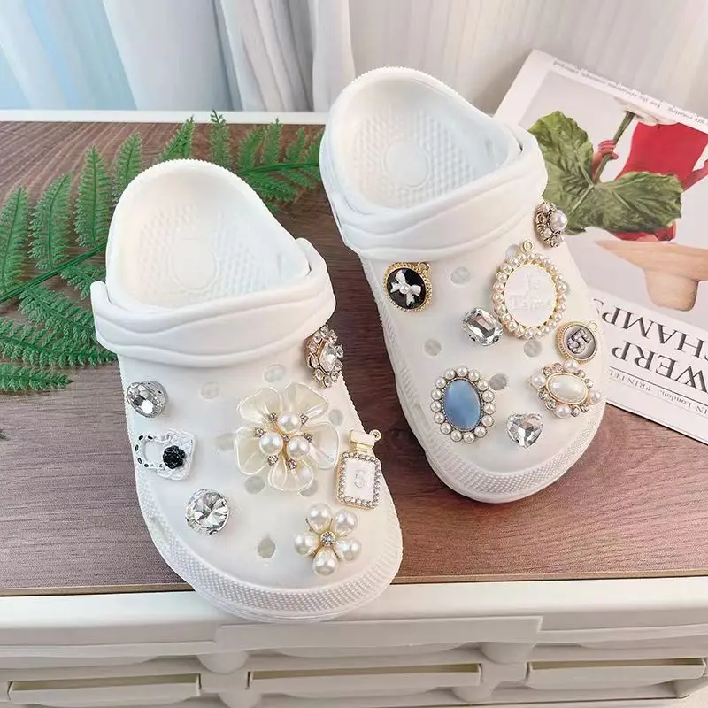Girls\' Hole Shoes Fashion Outwear 2023 Summer New Water Diamond Pearl Decorative Slippers Anti Slip Home Outdoor Beach Sandals