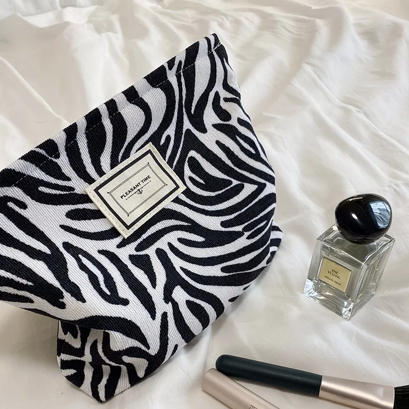 Large Women Leopard Cosmetic Bag Canvas Waterproof Zipper Make Up Bag Travel Washing Makeup Organizer Beauty Case 2024 2