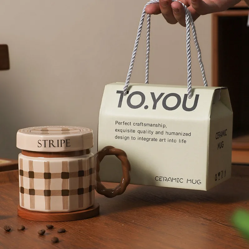 Cup portable box.