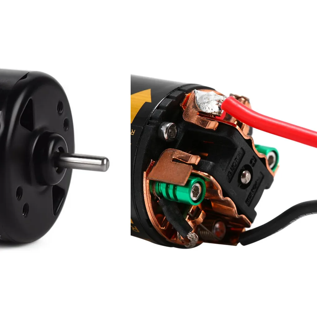 Moteur RC 540 13T à 80T installé dans un châssis de voiture 1/10, entouré de câbles et de composants électroniques.