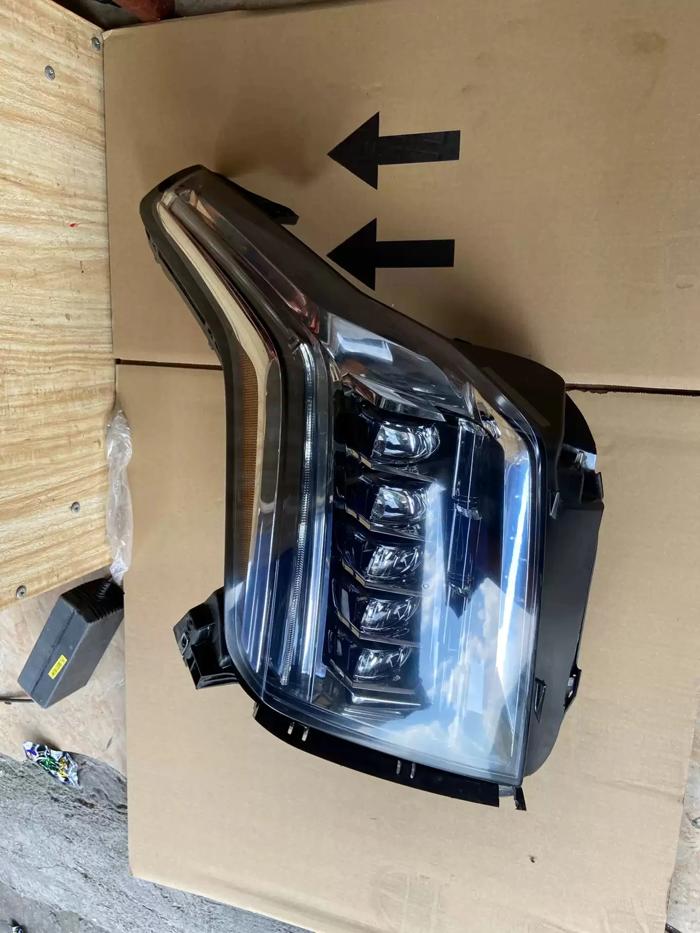 HeadlightAssemblyforCadillacEscalade20152017withTurnSignal.jpg
