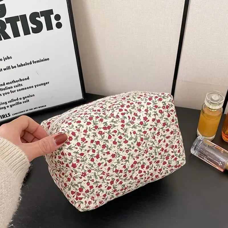 Storage Organizer Floral Puffy Quilted Makeup Bag Flower Printed Cosmetic Pouch Large Travel Cosmetic Bag Makeup Accessory cosmetic bag storage bag cosmetic storage bag toiletry bag makeup bag cosmetic case makeup organizer