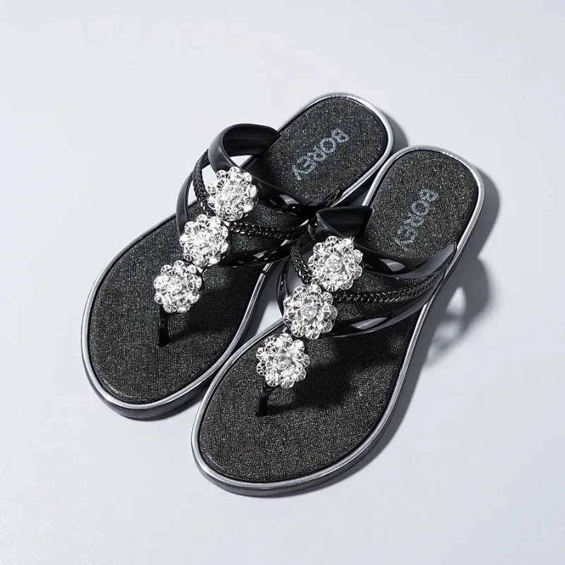 Women's Rhinestone Floral Flip Flops Outdoor Sandals Anti-Slip Flat Bottom Pedal Beach Shoes Comfortable Slip-On Summer Footwear