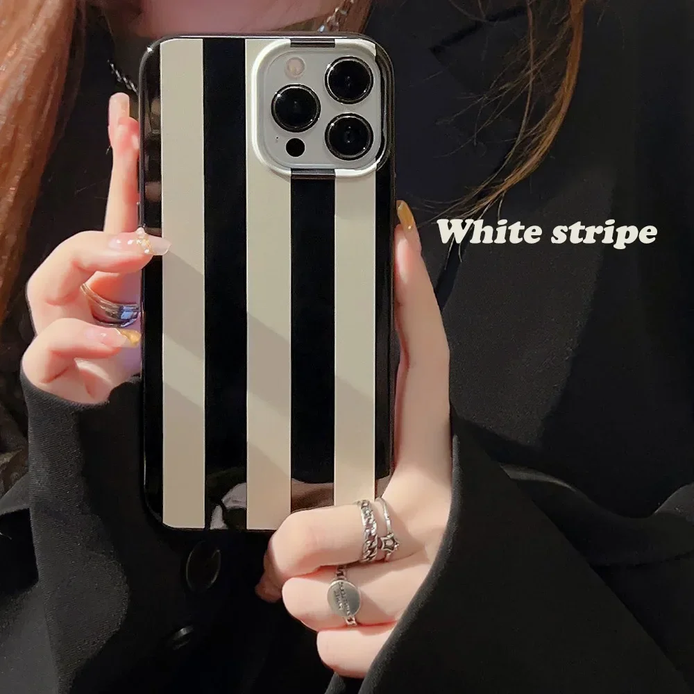 รูปสินค้า เคสกันกระแทก iPhone หลายรุ่น ลายทางเรียบหรู
