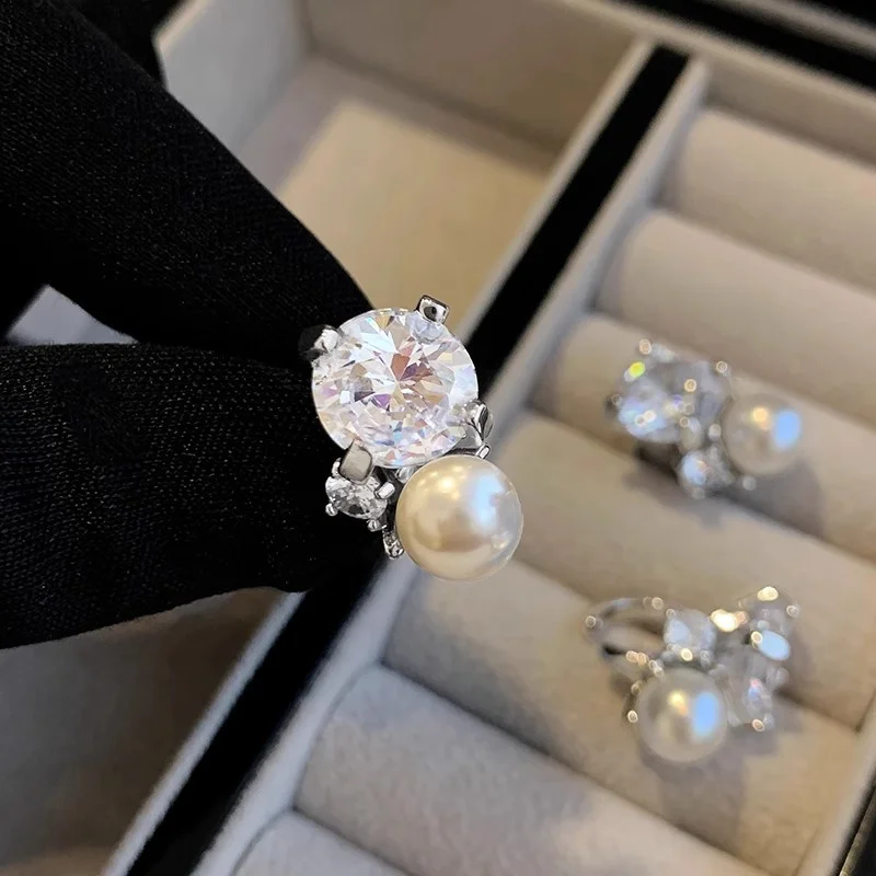 French Fashion Shiny Zircon Pearl Ear Clip for Women Without Ear Holes Niche High-end Feeling Vintage Bone Clip Earrings