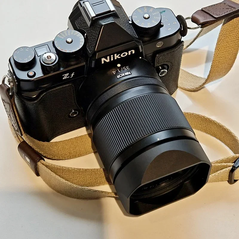 バヨネットメタルスクエアレンズフードには、Nikon NIKKOR Z50mm F1.8S