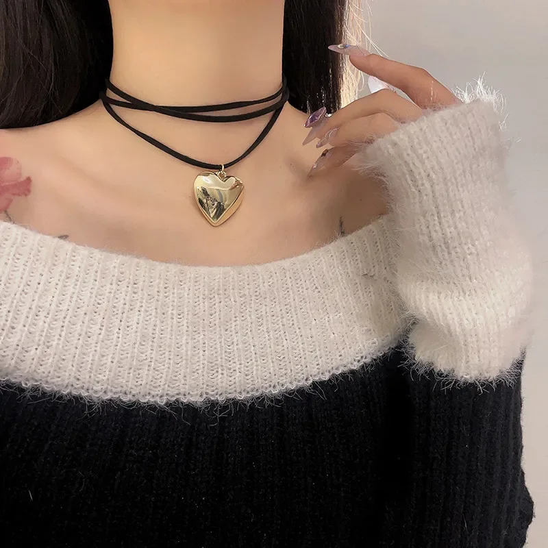 DIVINA VITAE Collana Girocollo Con Cuore Gonfio In Vetro E Velluto Nero – Regalo Gotico