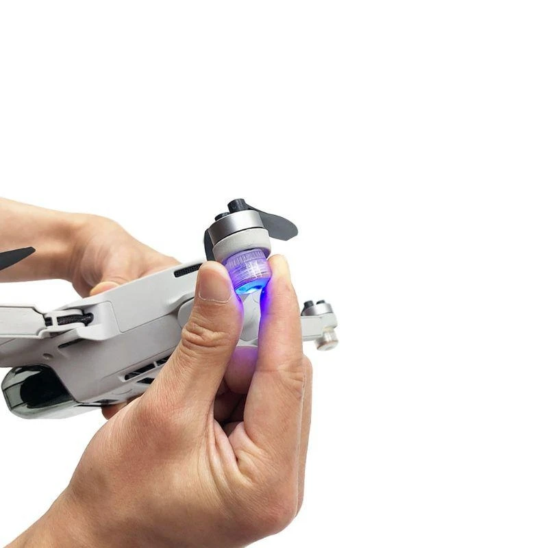 Gros plan sur la lampe LED ultra-légère et lumineuse pour drone Mavic Mini