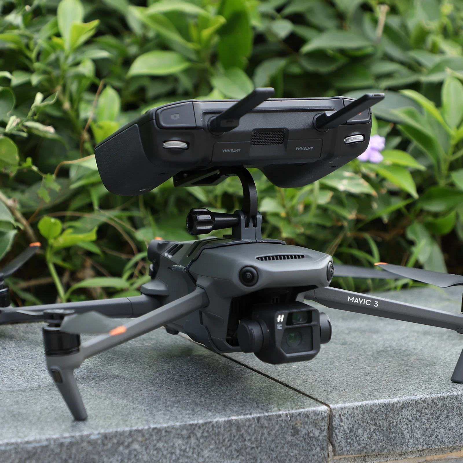 Achetez le support cardan portable Sunnylife pour DJI Mavic 3 Classic et RC Pro, emballage inclus.