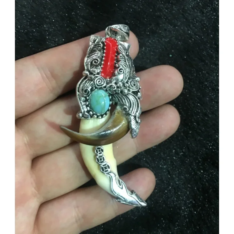

Tibetan antiques Wolf's teeth Bear claw Tibetan silver mosaic turquoise amulet