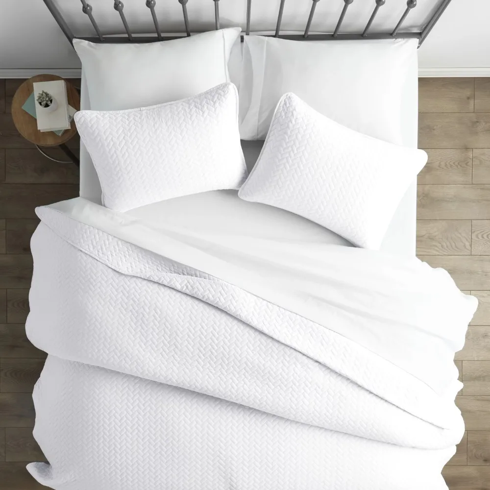 

White Herring Pattern Quilted Coverlet, Twin / Twin XL
