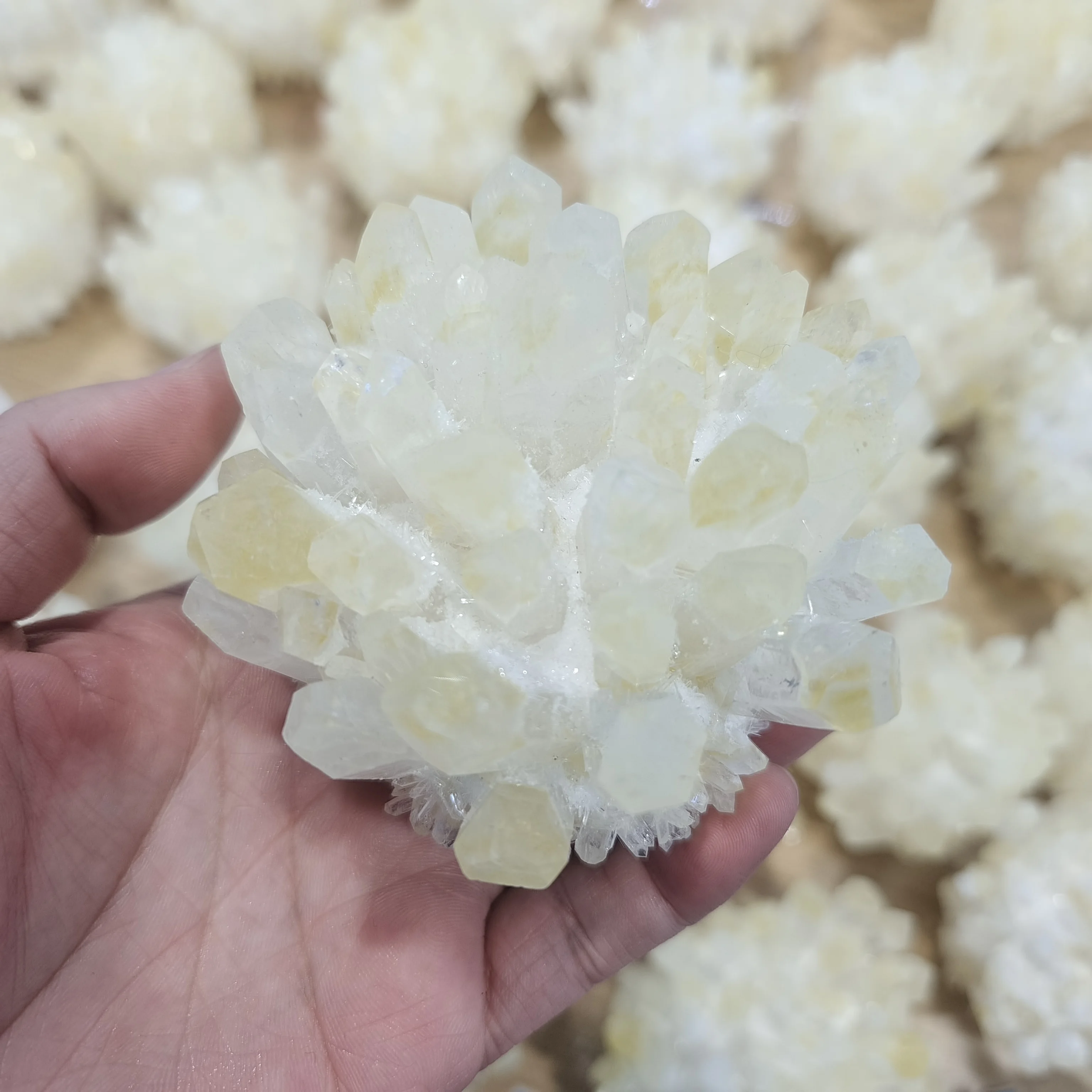 

Beautiful Natural crystal cluster quartz yellow Reiki healing stone crystal point specimen home decoration raw crystal mineral