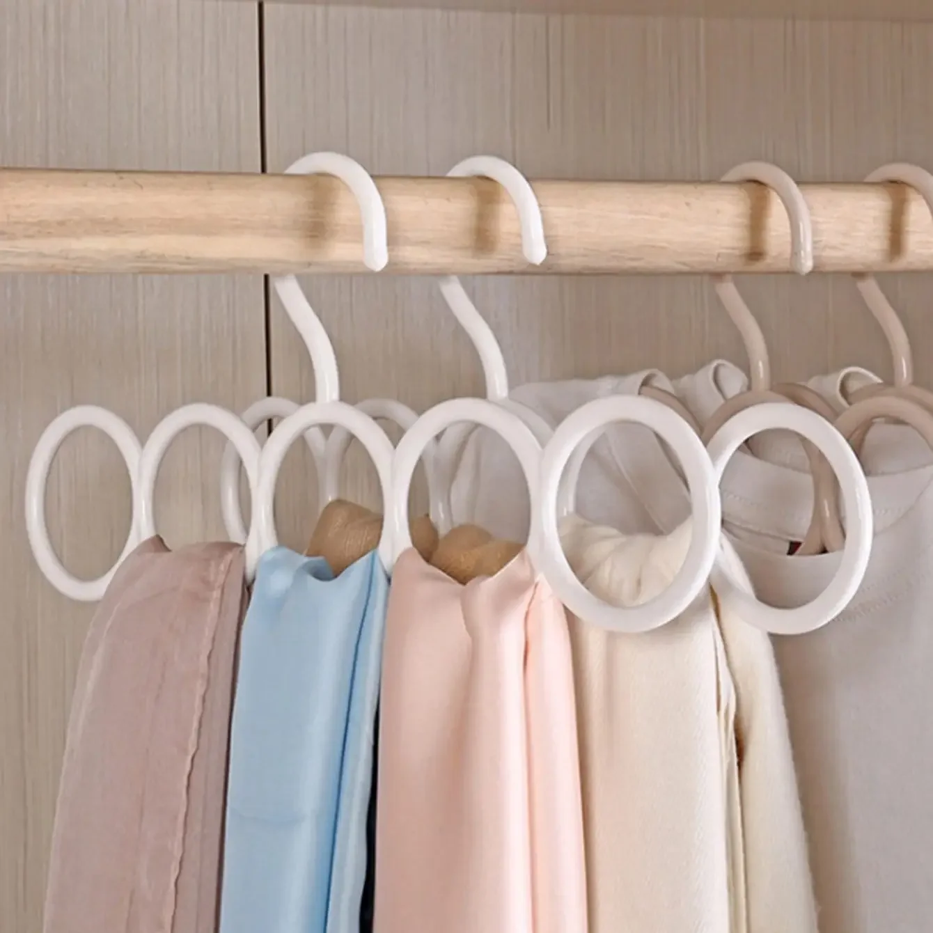 1pc 6-Hole Plastic Hanger