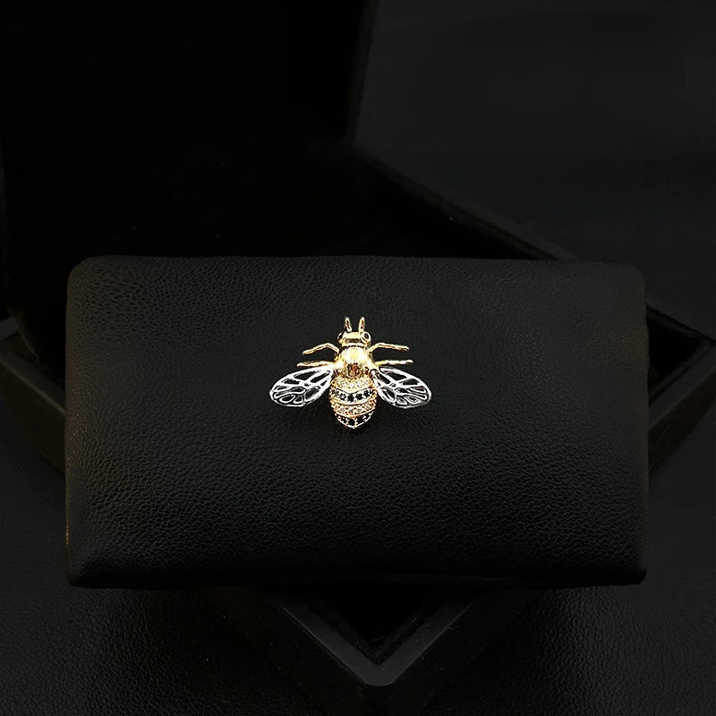 Little Bee Brooch Women's High-End Suit Ornament Cartoon Insect Collar Pin Anti-Exposure Buckle Rhinestone Jewelry Pins Gifts