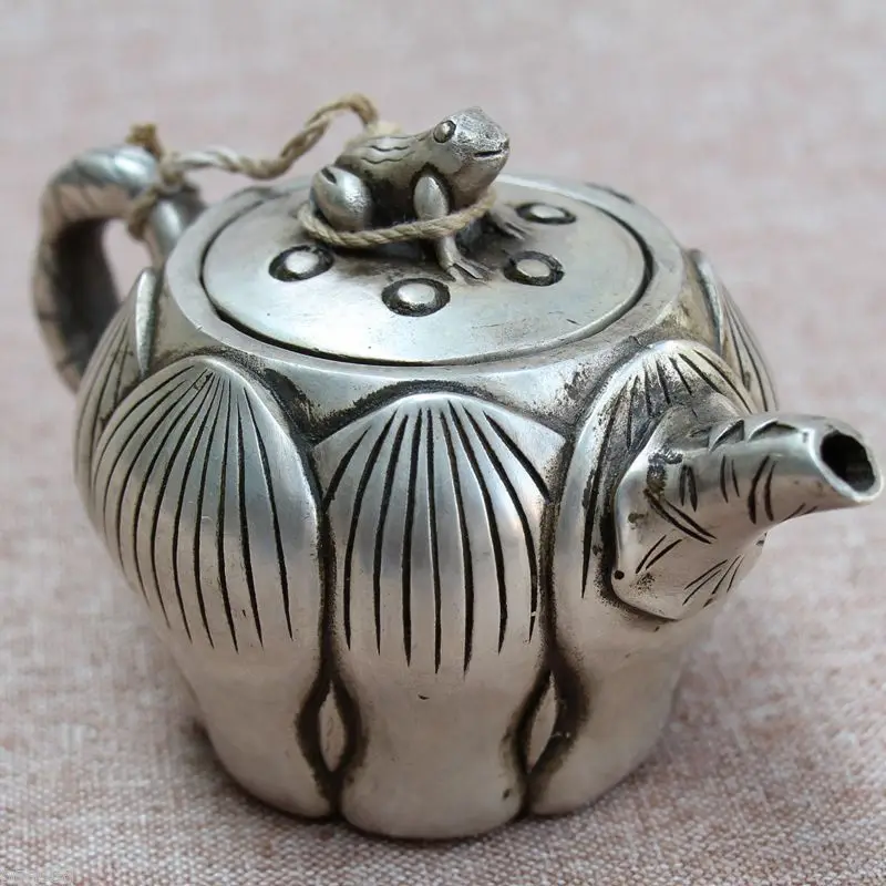 

Статуя из белой латуни Old China, лягушка и Лотос чайник с винным горшком