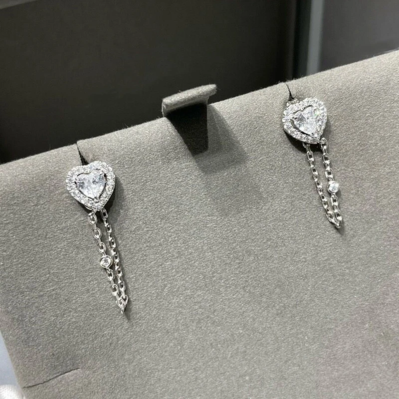 

Женские серьги в форме сердца из серебра 2023 пробы с фианитом