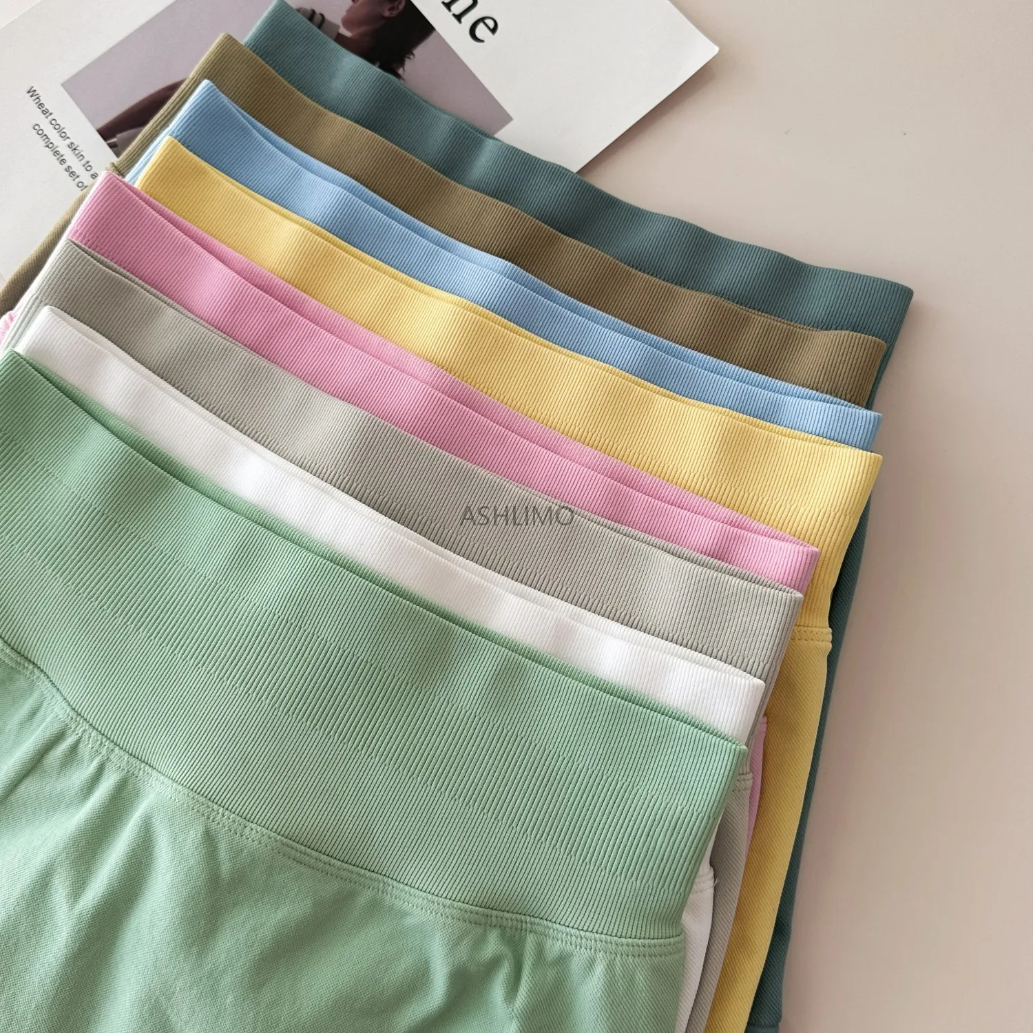 Impact Shorts 4.5'' with Low Waist Seamless Yoga Shorts Scrunch Bum Gym Workout Biker Short Stretch Fitness Short