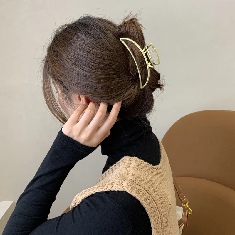Hair Accessory Hair Clip Hair Headdress Jewelry Accessories Metal Geometric Hair Claw Barrettes Crab Hollow Out for Women