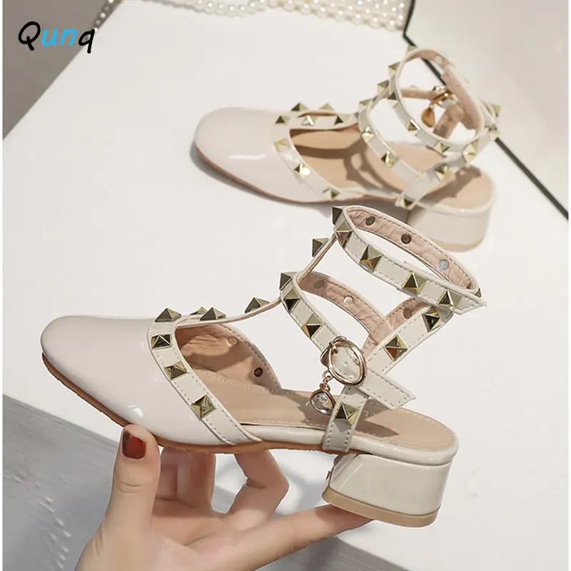 

Qunq 2023 Summer New Girls Lovely Roman Sandal Rivet Breathable High Heel Princess Shoes Casual Fashion Show Children's Shoes